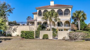 House, 6 Bedrooms | Exterior
