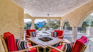 House, 6 Bedrooms | Outdoor dining