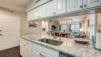 Kondominium, 2 kamar tidur | Dapur pribadi | Lemari es, oven, mesin pembuat kopi/teh, dan pemanggang roti