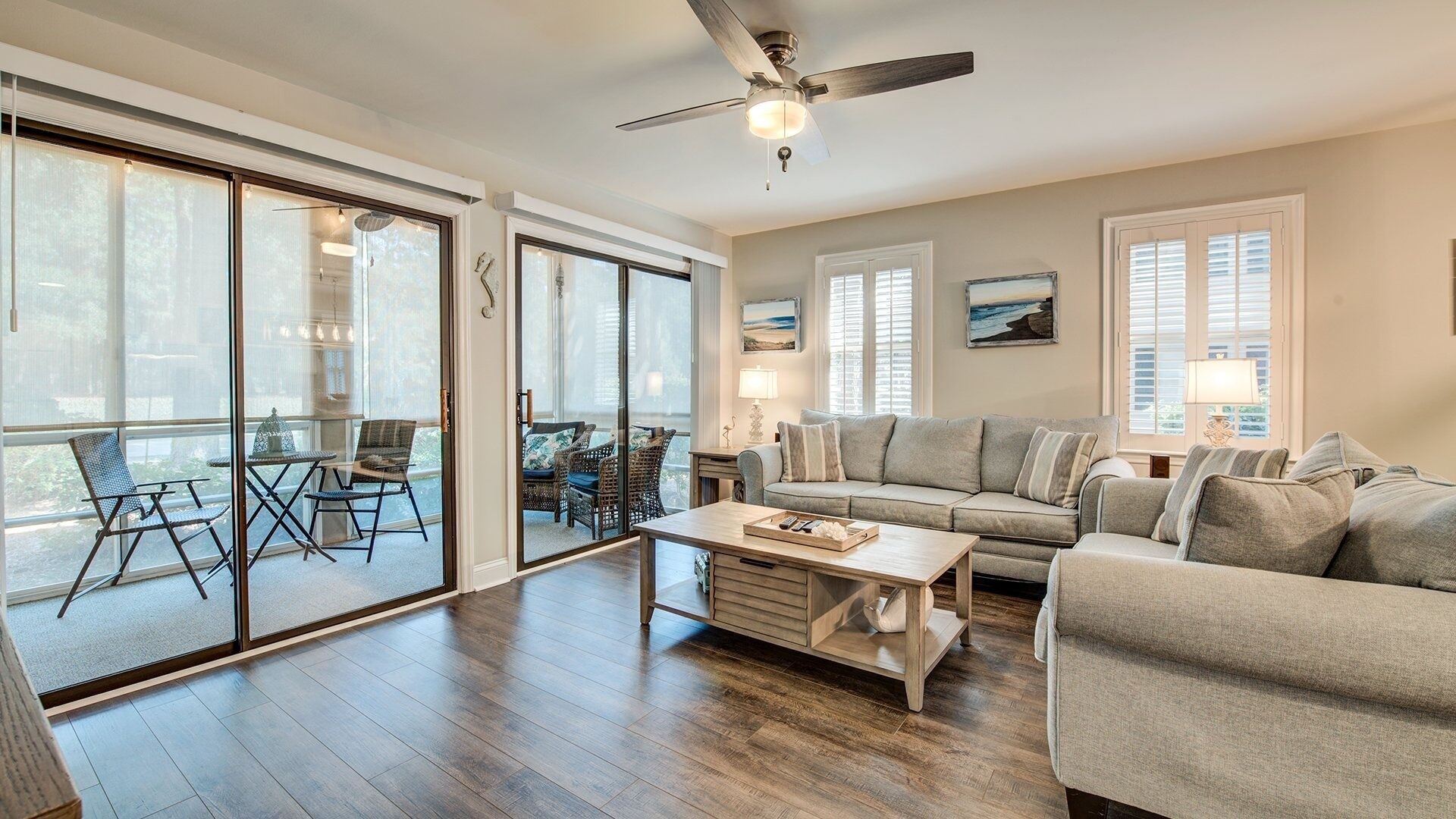 Condo, 2 phòng ngủ | Khu phòng khách