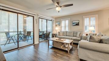 Condo, 2 phòng ngủ | Khu phòng khách