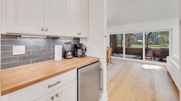 House, 4 Bedrooms | Private kitchen | Fridge, oven, coffee/tea maker, toaster