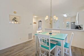 Apartment, 2 Schlafzimmer | Speisen