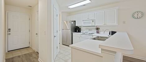 Condo, 2 Bedrooms | Private kitchen | Fridge, oven, coffee/tea maker, toaster