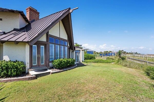 Enjoy Listening To The Sound Of The Crashing Waves And Bird Watching 4 Bedroom Villa By Peace Vacations - Georgetown, SC