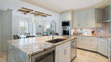 Condo, 4 Bedrooms | Private kitchen | Fridge, oven, coffee/tea maker, toaster