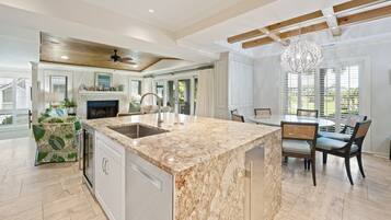 Condo, 4 Bedrooms | Dining