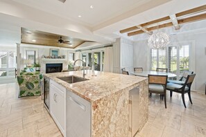 Villa, 4 Bedrooms | Dining