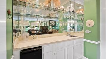 Condo, 3 Bedrooms | Interior