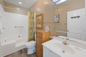 Bloc d'apartaments, 3 dormitoris | Bany | Tovalloles 