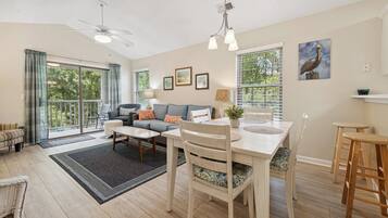 Kondominium, 2 kamar tidur | Tempat makan