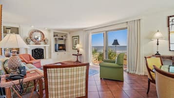 Condo, 2 Bedrooms | Living area