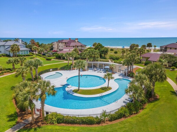 Nicely Furnished Downstairs Villa; That Opens To A Porch Overlooking The Ocean 2 Bedroom Villa By Peace Vacations - Georgetown, SC