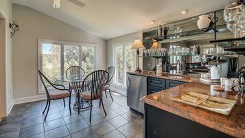 Condo, 3 Bedrooms | Dining