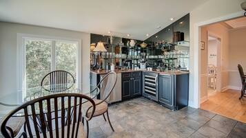 Condo, 3 Bedrooms | Private kitchen | Fridge, oven, coffee/tea maker, toaster