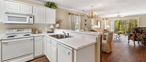 Condo, 2 Bedrooms | Private kitchen | Fridge, oven, coffee/tea maker, toaster