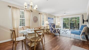 Condo, 2 Bedrooms | Living area
