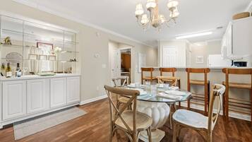 Condo, 2 Bedrooms | Dining