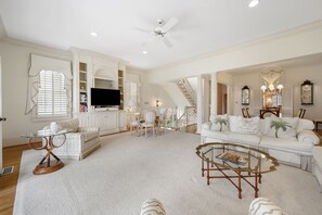 House, 4 Bedrooms | Living area