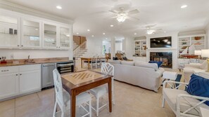 House, 5 Bedrooms | Private kitchen | Fridge, oven, coffee/tea maker, toaster