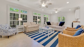 House, 5 Bedrooms | Interior