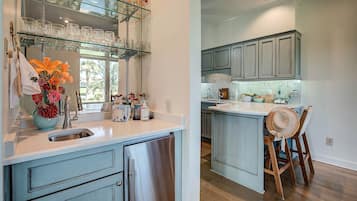 Condo, 3 Bedrooms | Private kitchen | Fridge, oven, coffee/tea maker, toaster