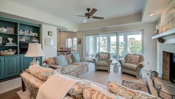 Condo, 3 Bedrooms | Interior