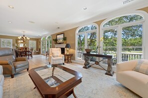 ヴィラ 3 ベッドルーム | リビング エリア