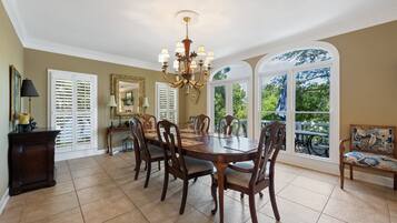 Villa, 3 Bedrooms | Dining