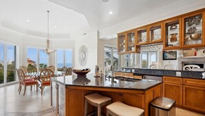 House, 6 Bedrooms | Private kitchen | Coffee/tea maker, fridge, oven, toaster