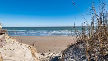 House, 6 Bedrooms | Beach