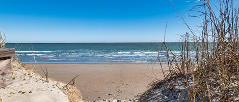 House, 6 Bedrooms | Beach