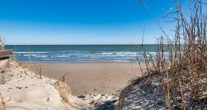 Vacation In Luxury And Style With Sweeping Ocean Views At Pearce House. 6 Bedroom Home by Peace Vacations