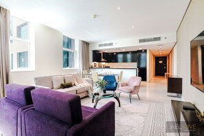 舒適公寓, 城市景觀 | 起居區 | 70-吋智慧型電視、有線頻道、Netflix、串流服務