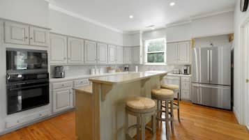 Casa, 3 habitaciones | Cocina privada | Frigorífico, horno, cafetera o tetera y tostadora