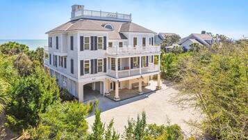 House, 6 Bedrooms | Exterior