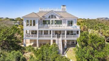 House, 6 Bedrooms | Exterior