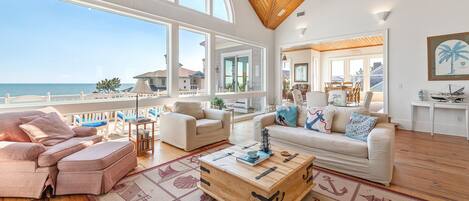 House, 6 Bedrooms | Living area