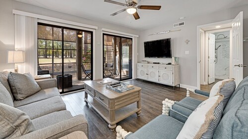 Golf Getaway, Special Event, Family Vacation Or Business Retreat 2 Bedroom Condo by Peace Vacations