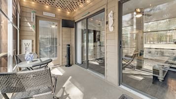 Condo, 2 Bedrooms | Property grounds