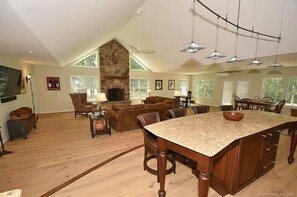 Televisor i llar de foc 