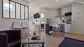Comfort Apartment, Garden View | Living area | Smart TV, Netflix, smart speakers, streaming services