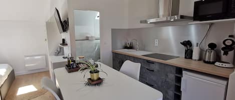 Comfort Apartment, Garden View | Private kitchen