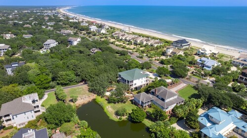 Come And Wind Down And Relax At Family Tides! 6 Bedroom Villa by Peace Vacations