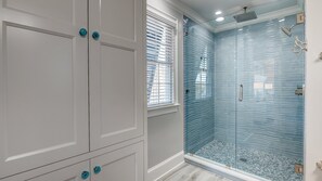 Bathroom - Come And Wind Down And Relax At Family Tides! 6 Bedroom Villa by Peace Vacations (Georgetown)