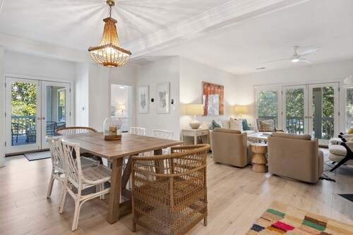 Poolside at DeBordieu Colony