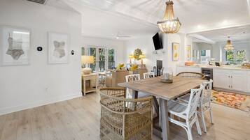 Condo, 3 Bedrooms | Dining