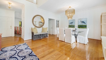 House, 5 Bedrooms | Interior