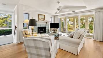 Condo, 3 Bedrooms | Living area