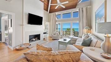 Condo, 3 Bedrooms | Living area